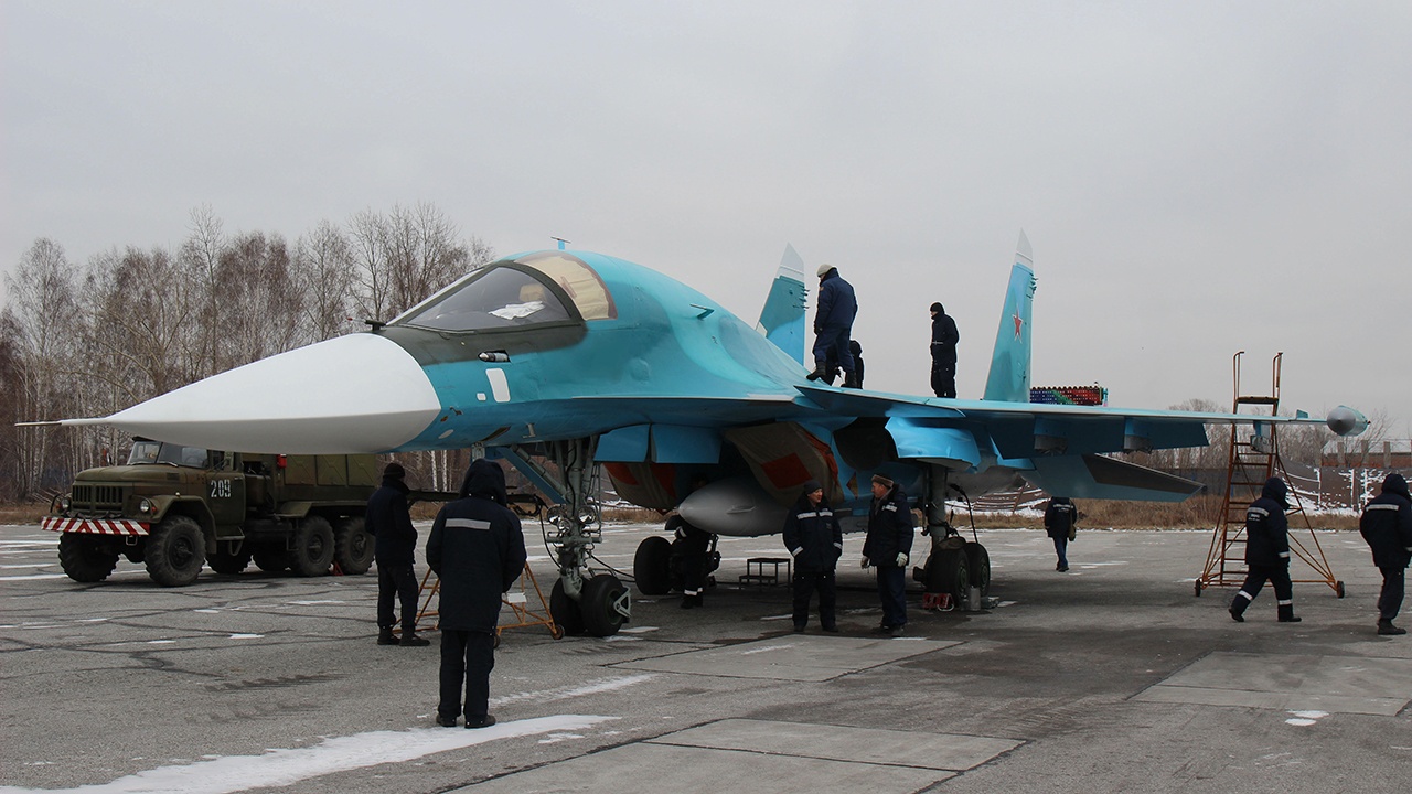 Су 24 и су 34. Су 24 и су 34. Платан су-34. Су-34 бомбардировщик. Фронтовой бомбардировщик су-34.