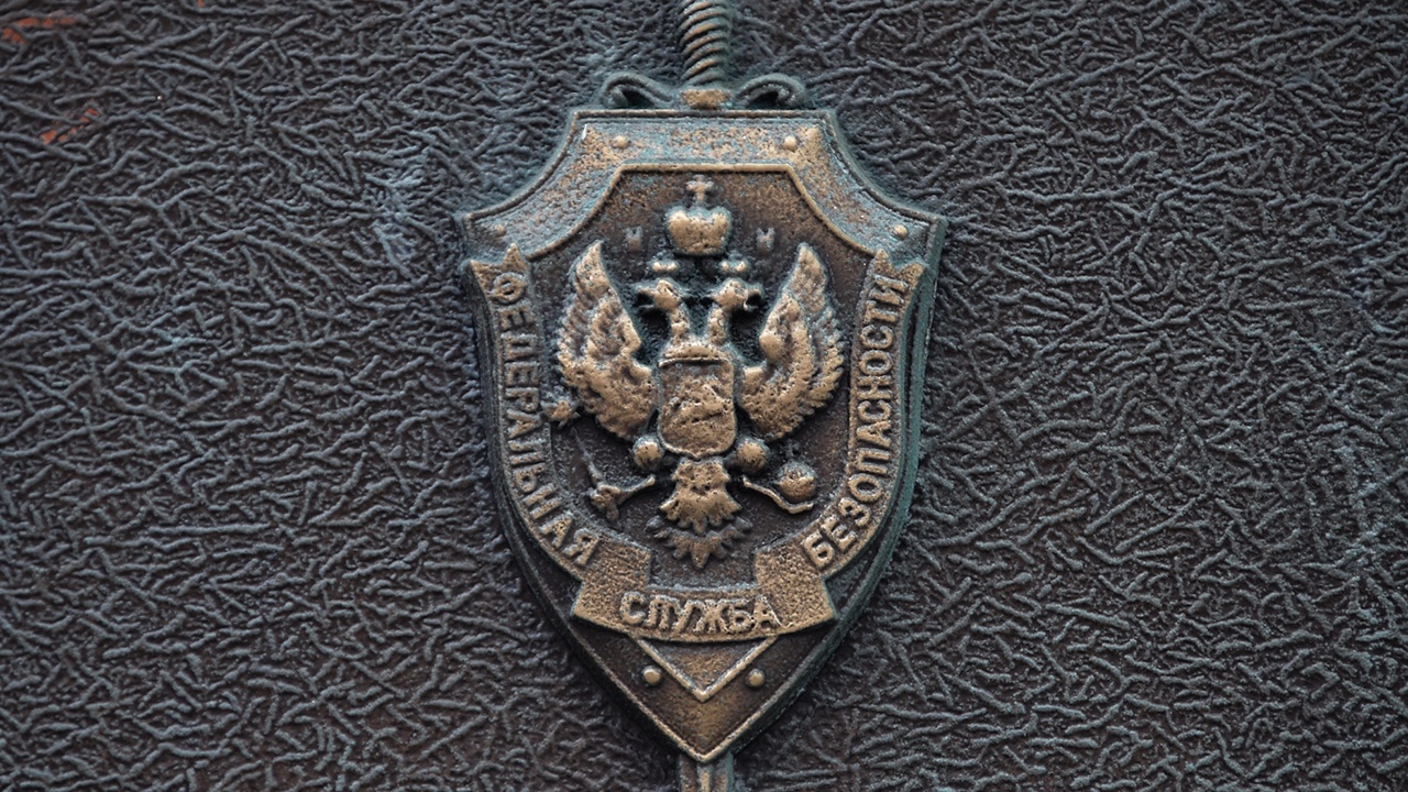 ФСБ: в ДНР пытались отравить пивом высокопоставленного военного РФ