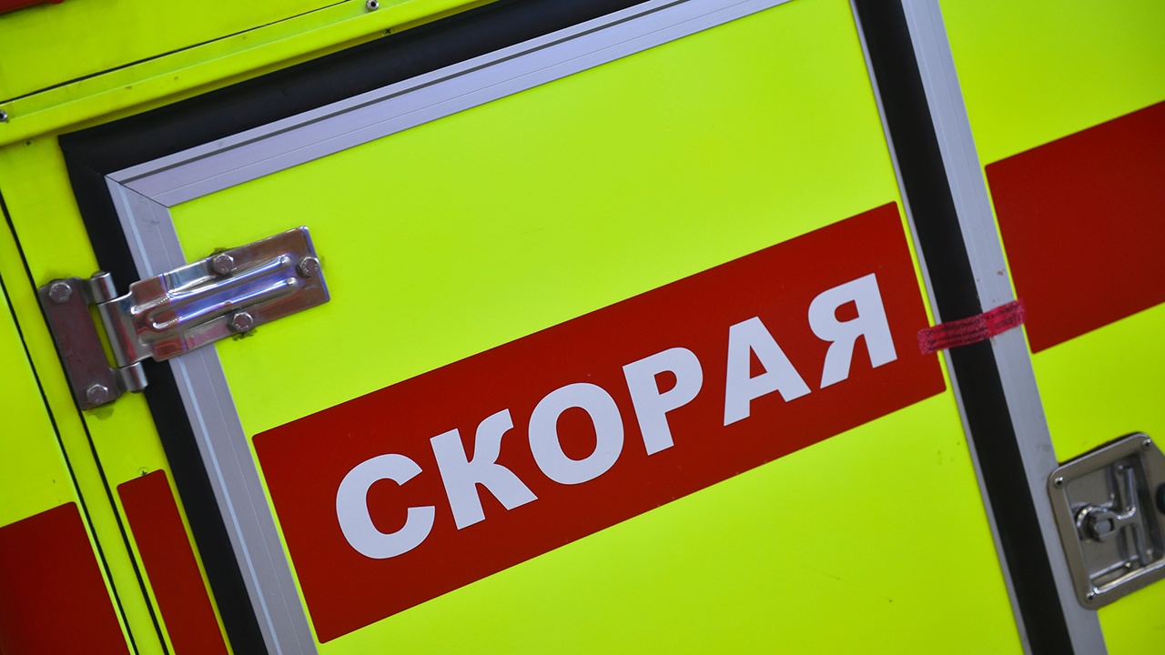 В Петербурге дворник поймал ребенка, выпавшего из окна седьмого этажа