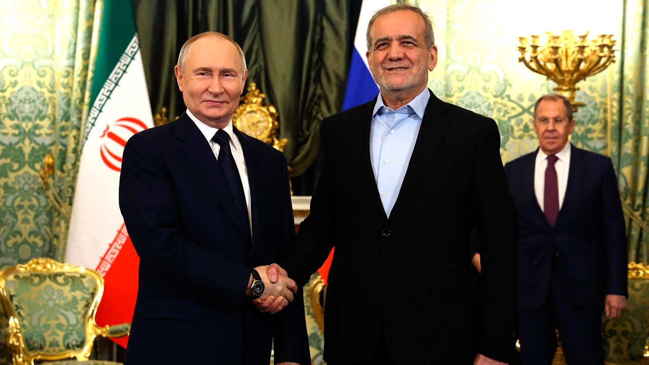 Песков раскрыл темы переговоров Путина и Пезешкиана в Бишкеке