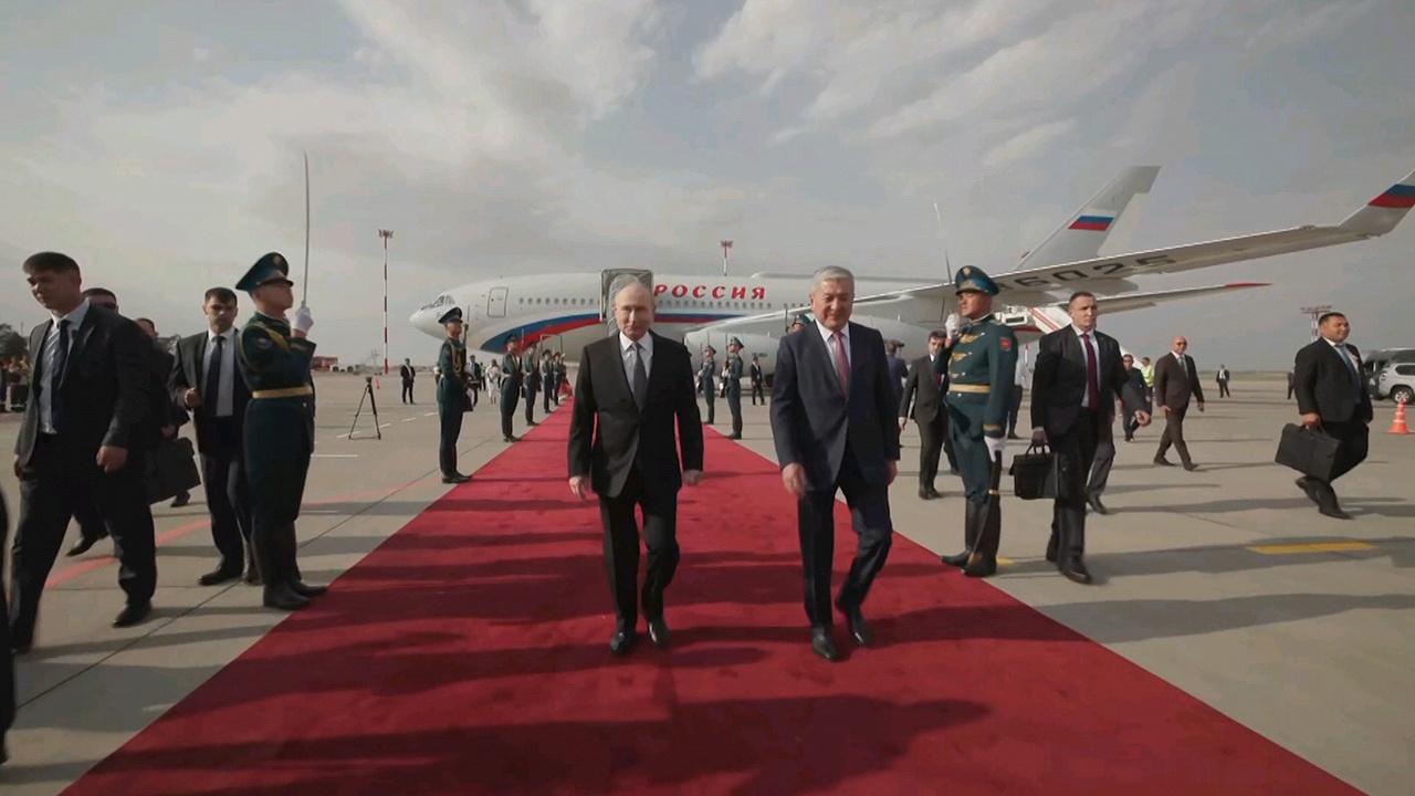 Путин прилетел в Бишкек на саммит ШОС