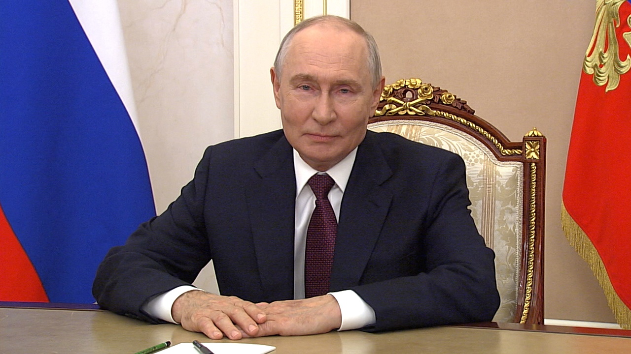 Путин поздравил школьников, родителей и педагогов с Днем знаний