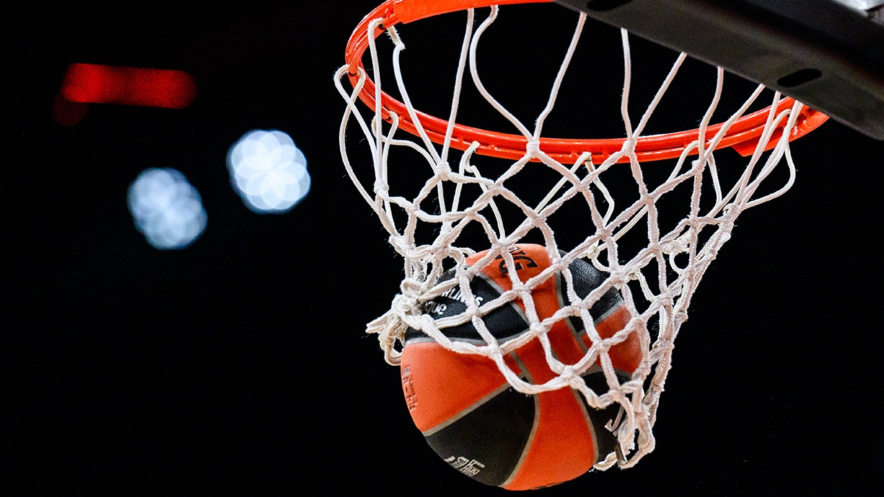 FIBA сняла ограничения с российских баскетболистов, тренеров и судей