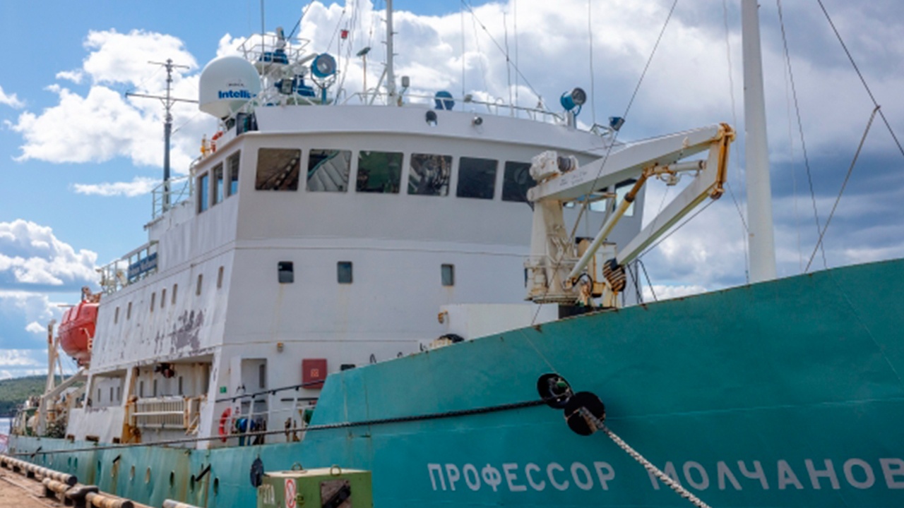 Пассажиры с задержанного в Норвегии судна вернутся в Россию 