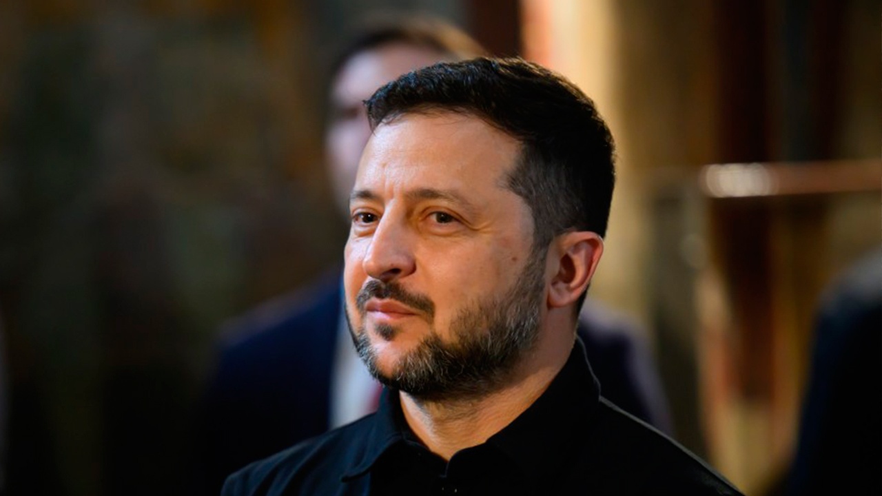 Запихивал и перемалывал: Захарова напомнила о любимой детской игрушке Зеленского