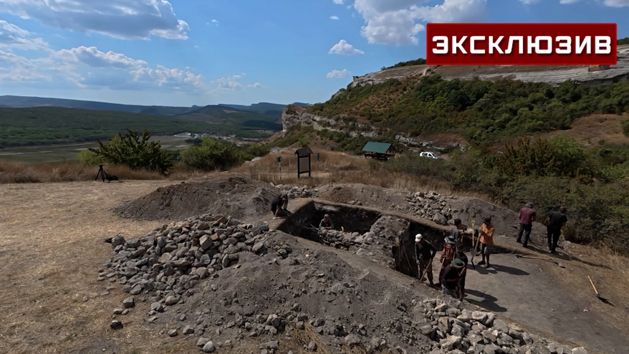 Археологи нашли под землей улицу пещерного города в Крыму