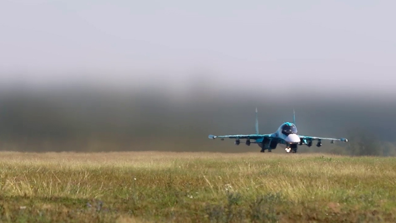 Су-34 накрыл бронетехнику и временный пункт размещения ВСУ