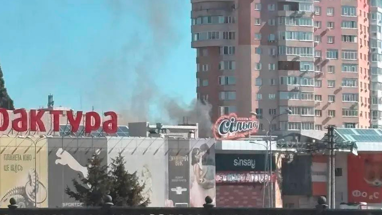 ВС России повторно ударили «Геранью-4» по складам ТЦ «Мануфактура» в Сумах