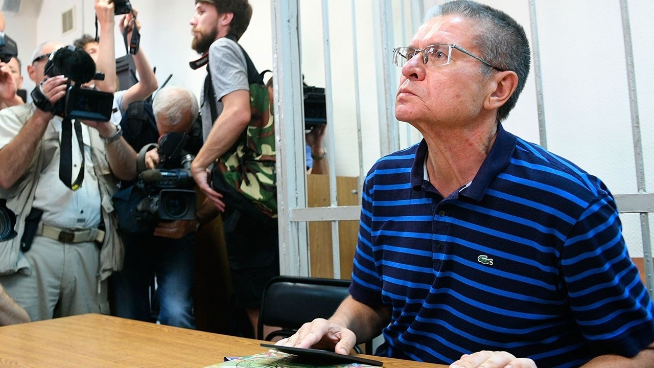Экс-министр Улюкаев развелся с женой из-за финансовых проблем