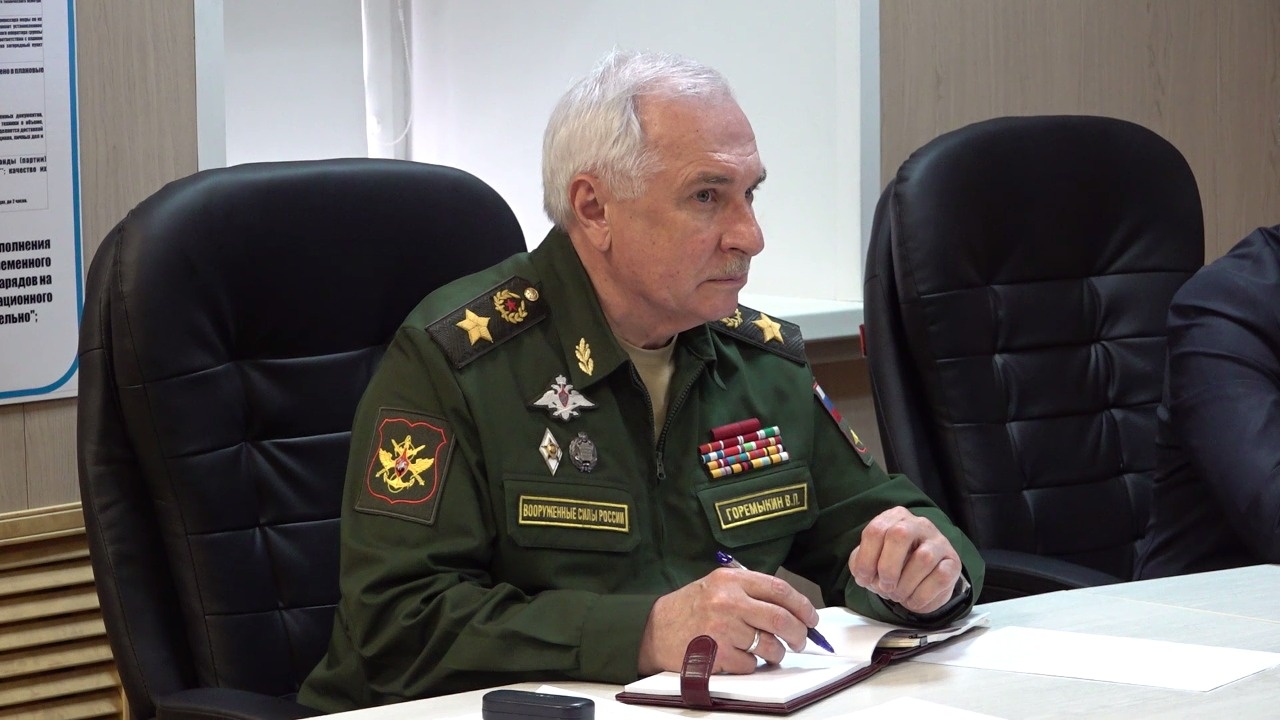 Замминистра обороны Горемыкин посетил военкомат и госпиталь в Челябинске