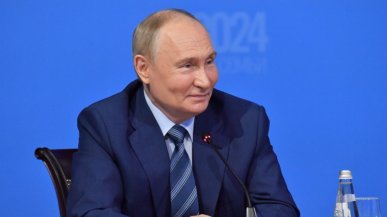 Путин рассказал участникам фестиваля молодежи, что означает слово «мир»