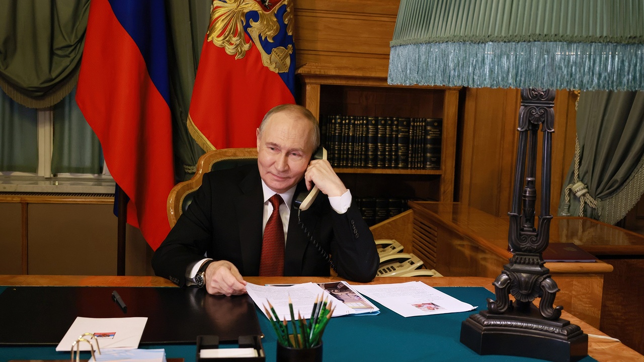 Путин поздравил Камболова с победой на выборах президента Южной Осетии