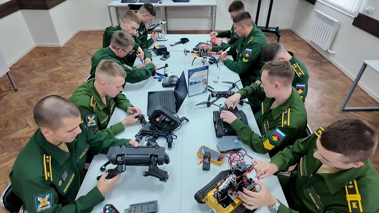 Космические программисты: в военном вузе России появилась кафедра ИИ