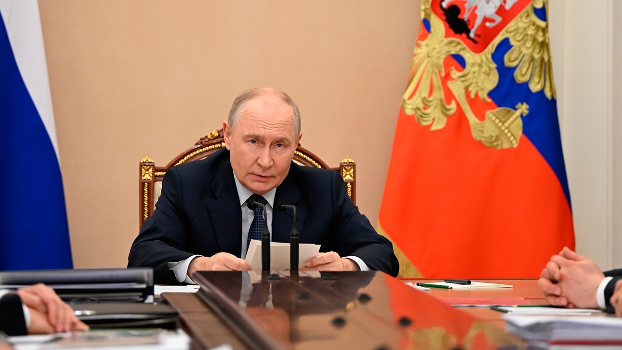 Путин поручил представить предложения по транспорту в новых регионах