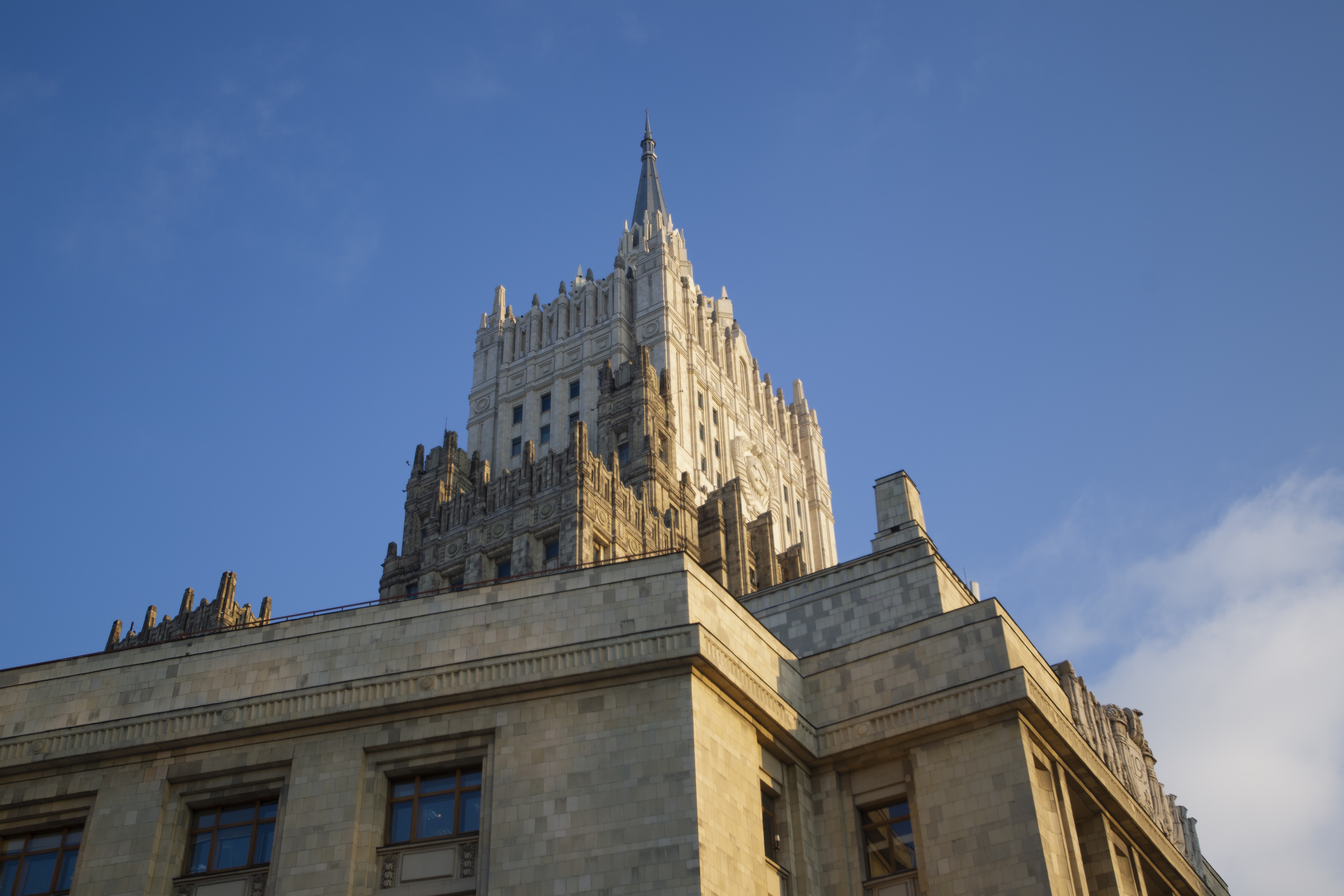 МИД: IT-гиганты поддерживали деятельность украинских кол-центров мошенников