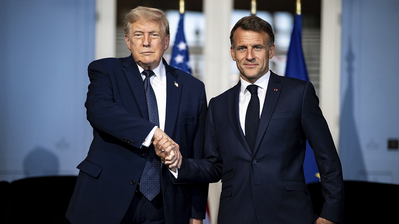BFMTV: Макрон намерен убедить Трампа усилить давление на Россию