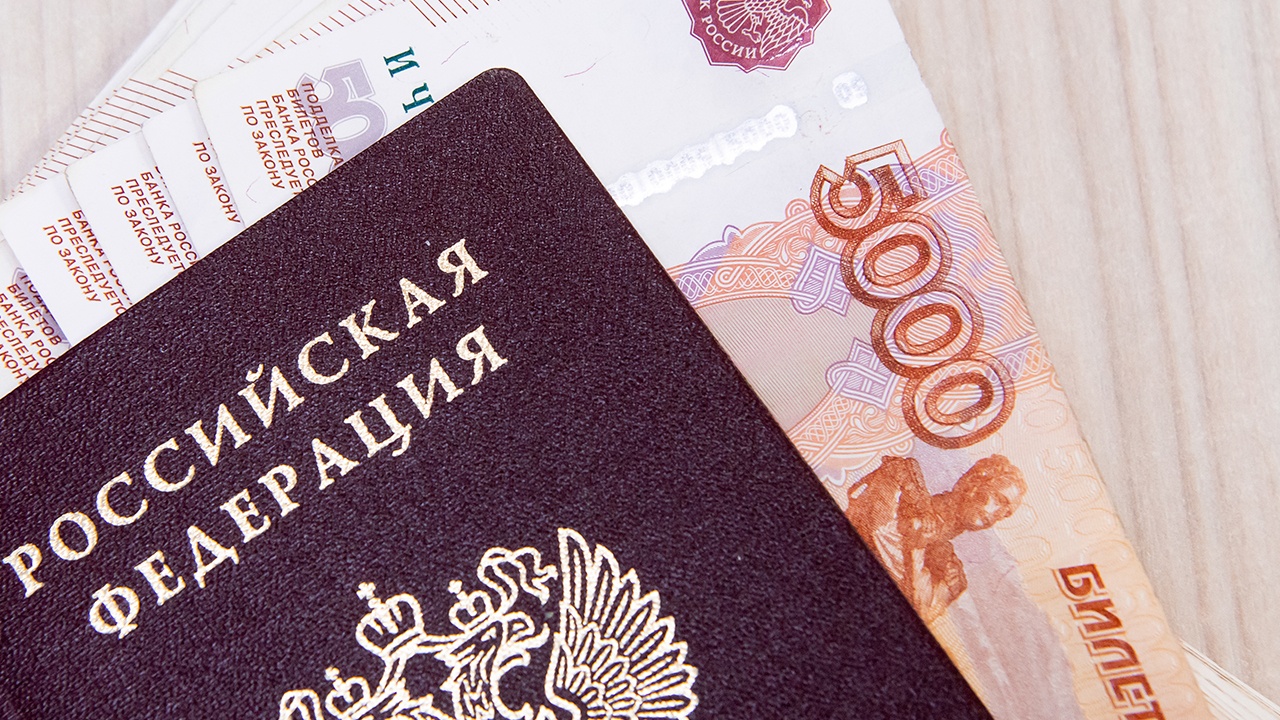 Суд приговорил к тюрьме 13 фигурантов по делу о выдаче поддельных пасопртов