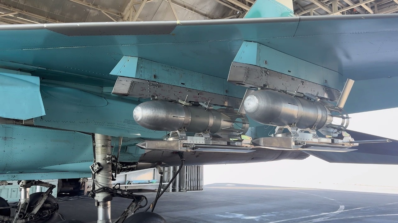 Су-34 ударил по подразделениям ВСУ авиабомбами с модулем коррекции