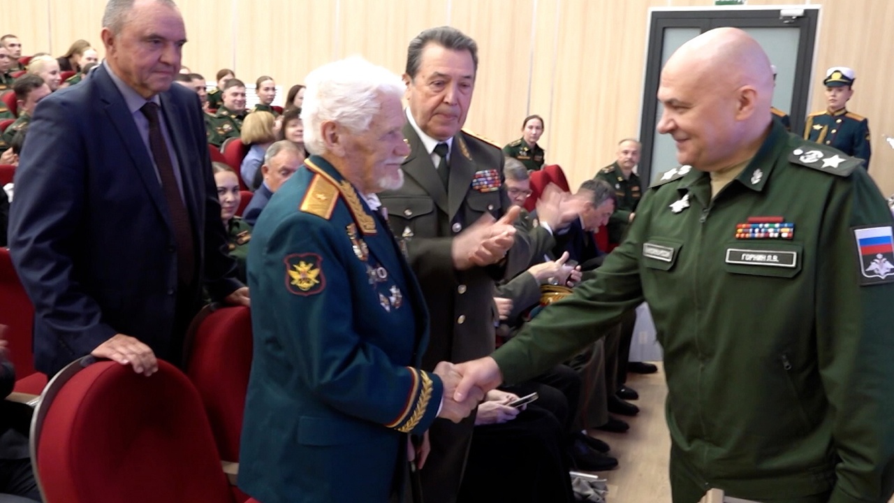 Горнин поздравил со 100-летием ветерана Великой Отечественной Едыкина