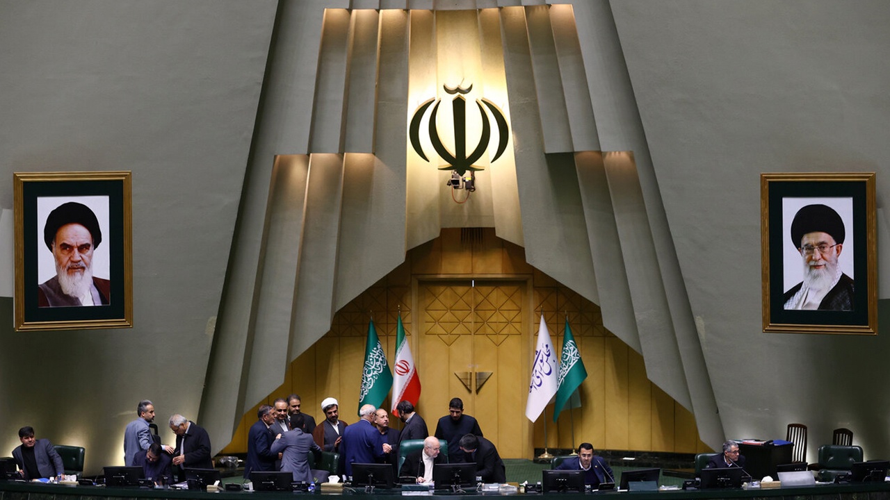 В парламенте Ирана изучают вопрос о выходе из ДНЯО