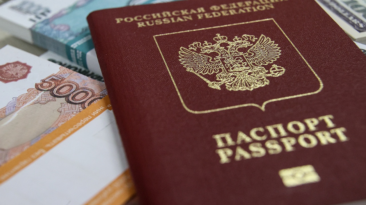 Путин расширил ограничения на вывоз наличных рублей из России