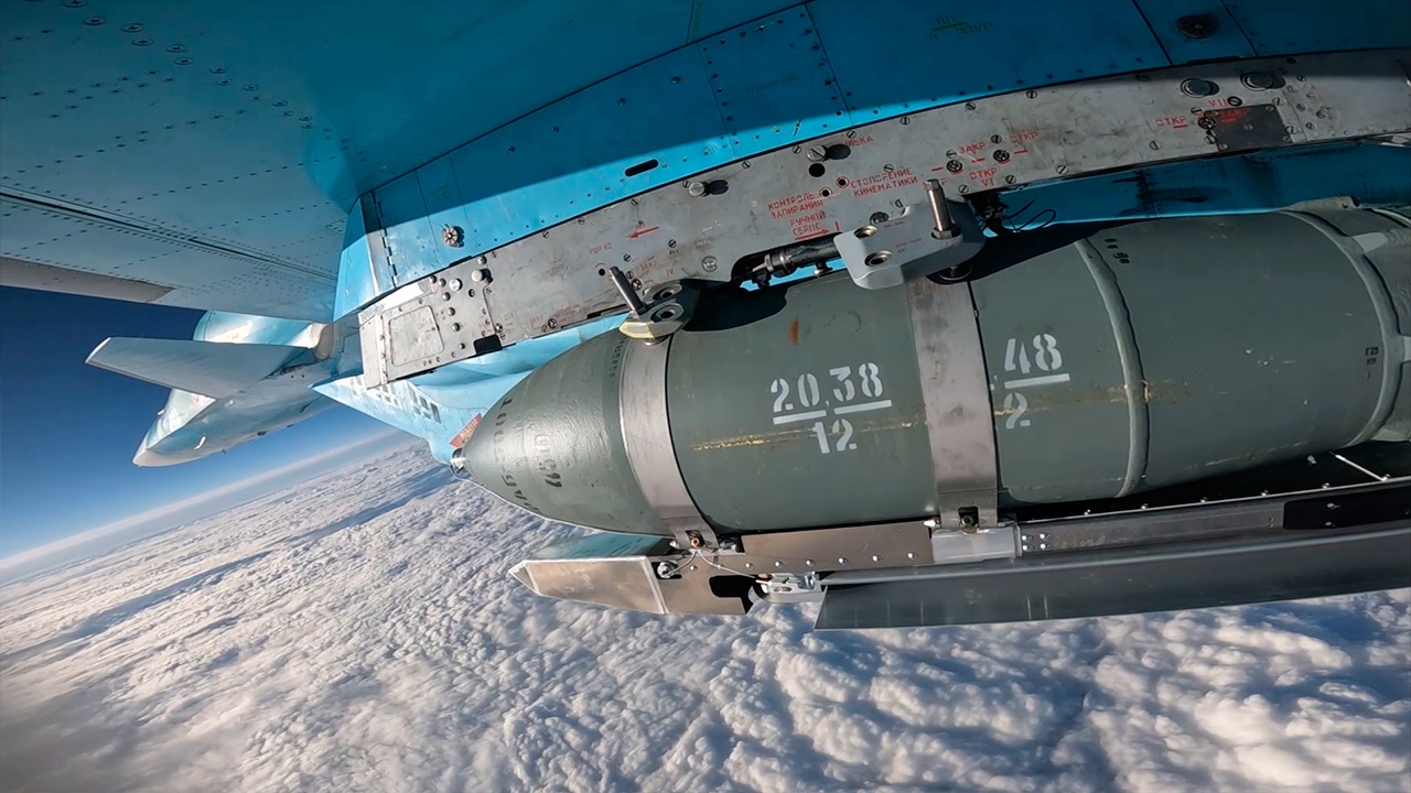 Су-34 ударил по личному составу и пункту временной дислокации ВСУ