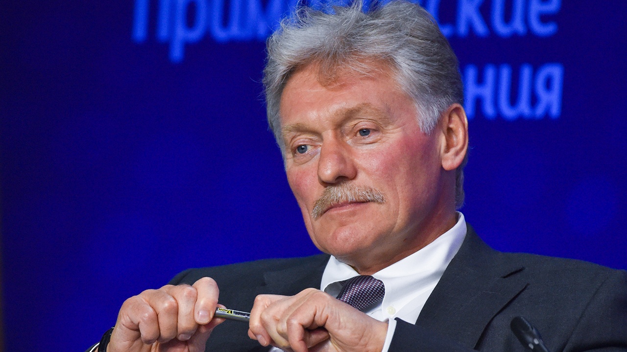Песков отметил, что Украина за год не стала ближе к переговорам