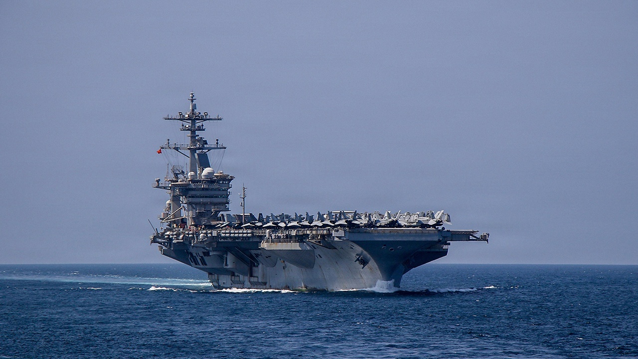 КСИР сообщил, что ВМС США отошли от иранских берегов на тысячу километров