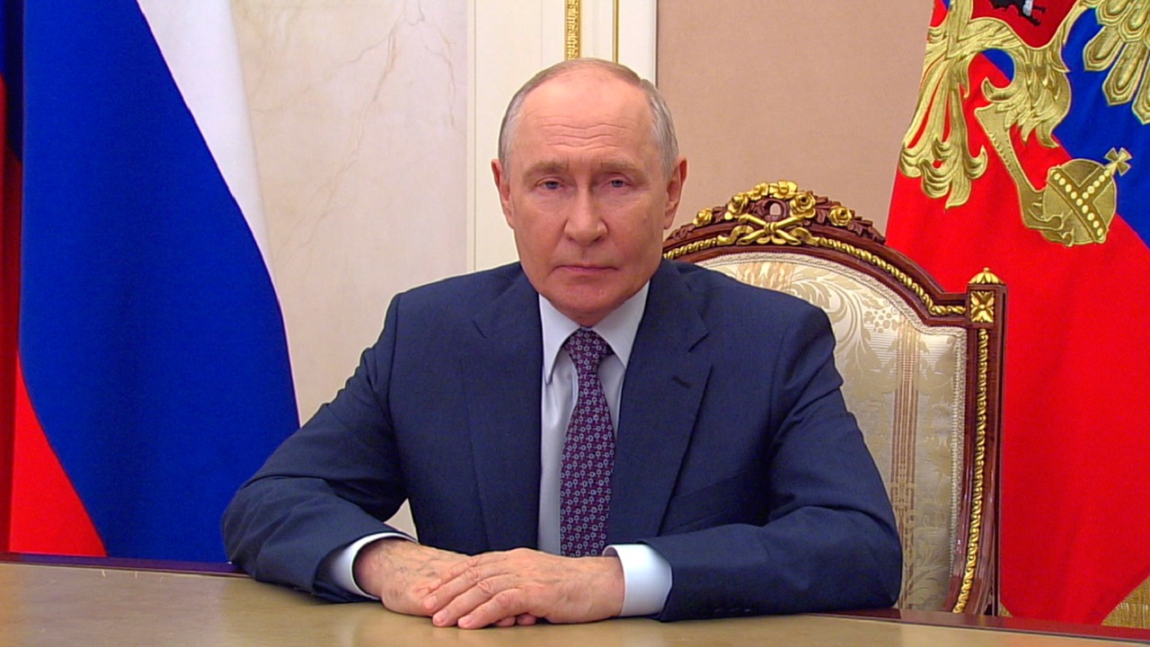 Путин поздравил учителей с профессиональным праздником