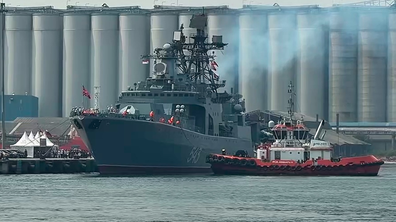 Фрегат «Маршал Шапошников» вышел из Джакарты в Яванское море 