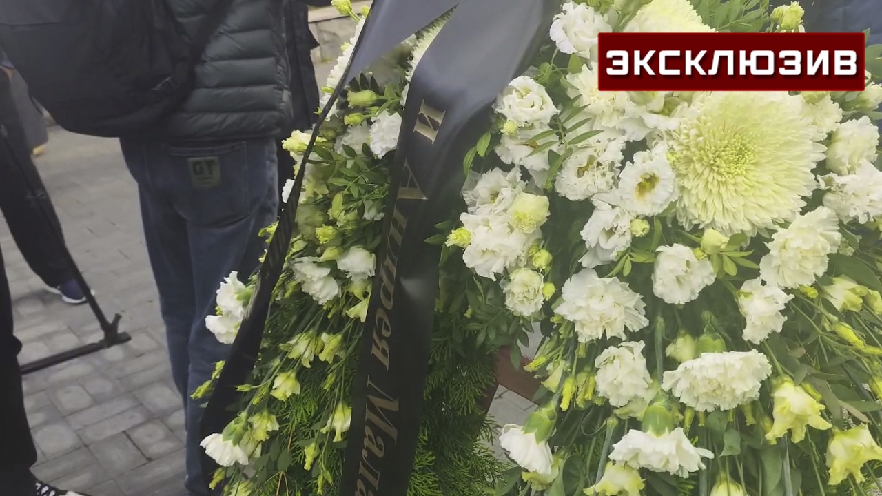 «Он спас меня в 18 лет»: исцеленные пришли проститься с Кашпировским