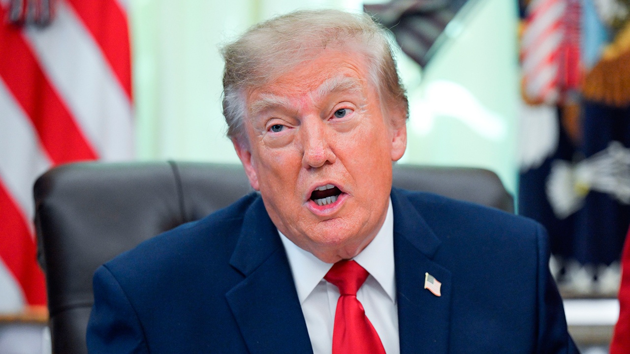 Трамп: Белый дом считает врагами всех, кто не использует слово «суперинтеллект»