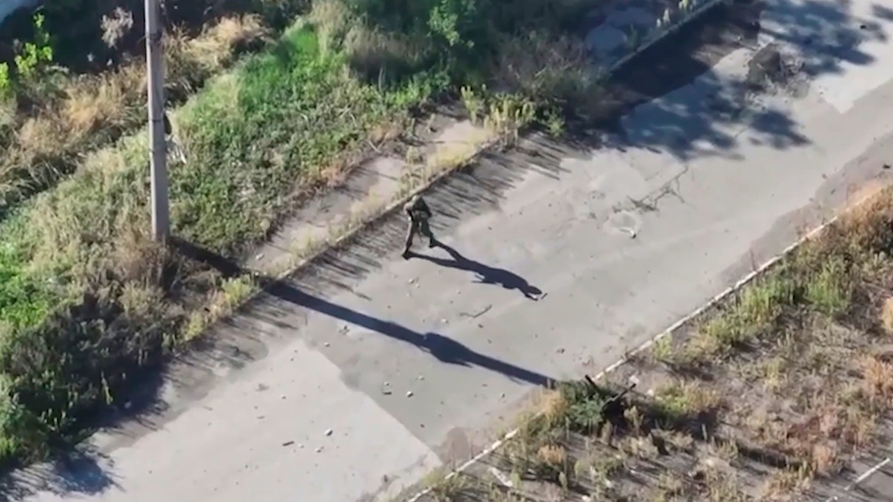 Российские бойцы обследовали дороги и подвалы Константиновки на наличие мин
