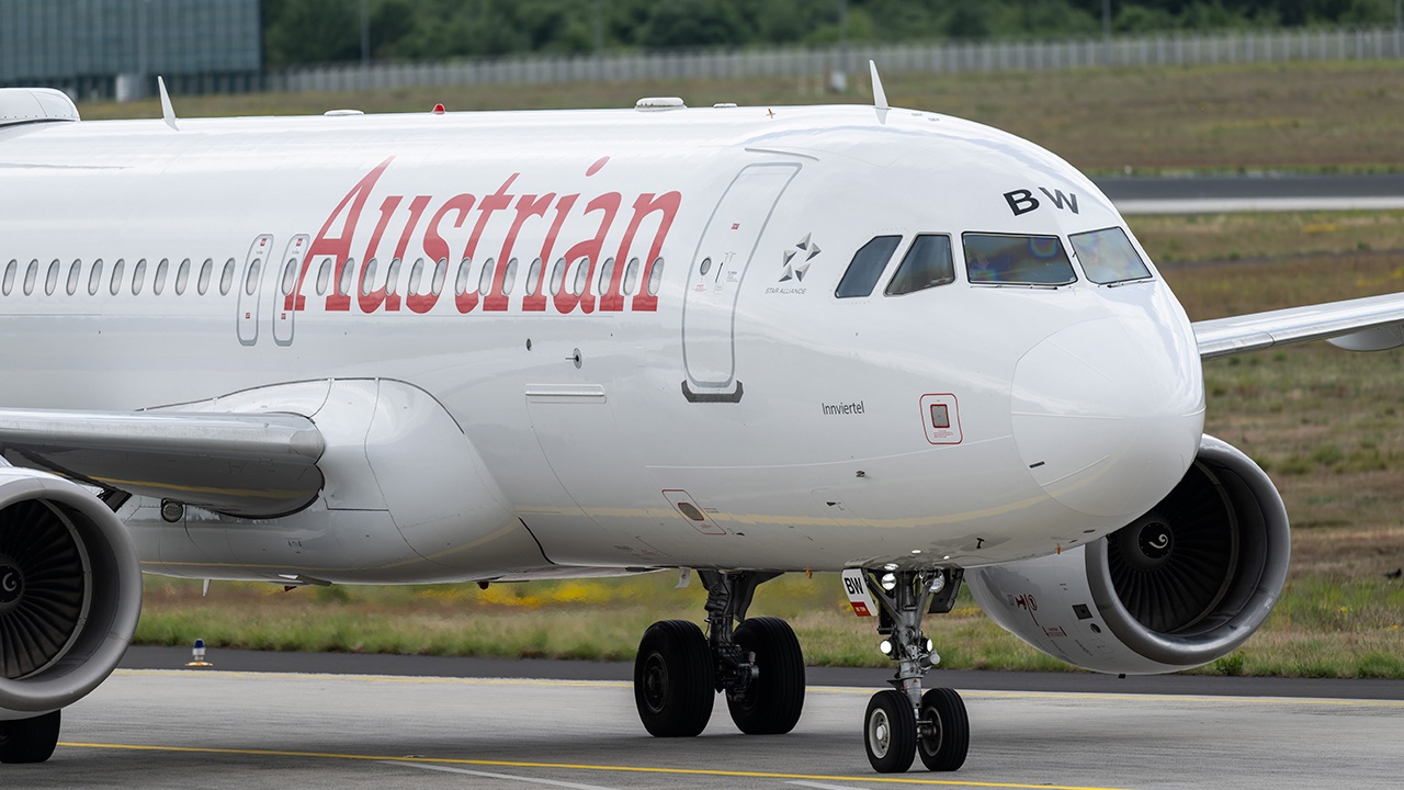 Самолет Austrian Airlines экстренно сел в Болгарии из-за сообщения о бомбе 