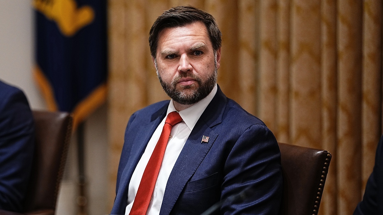Вэнс выступил против вступления Украины в НАТО