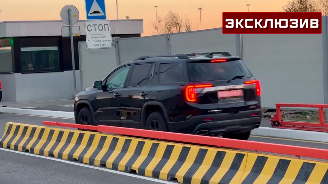 Машины американского посольства прибыли в Пулково перед визитом Уиткоффа