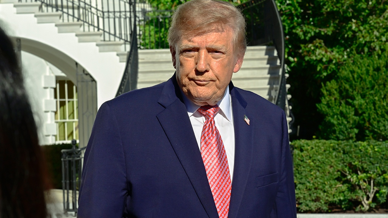 Обама: Трамп превратил Белый дом в ресторан Хусейна