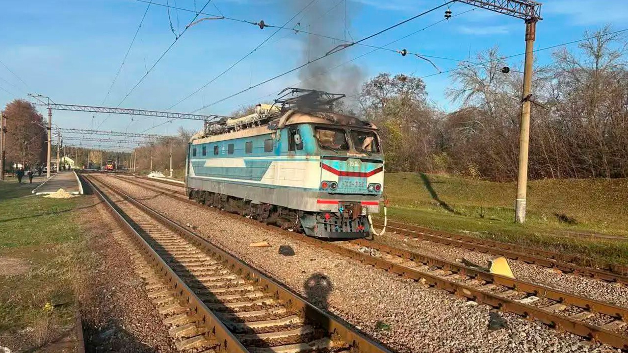 Российские войска вывели из строя локомотив в Харьковской области