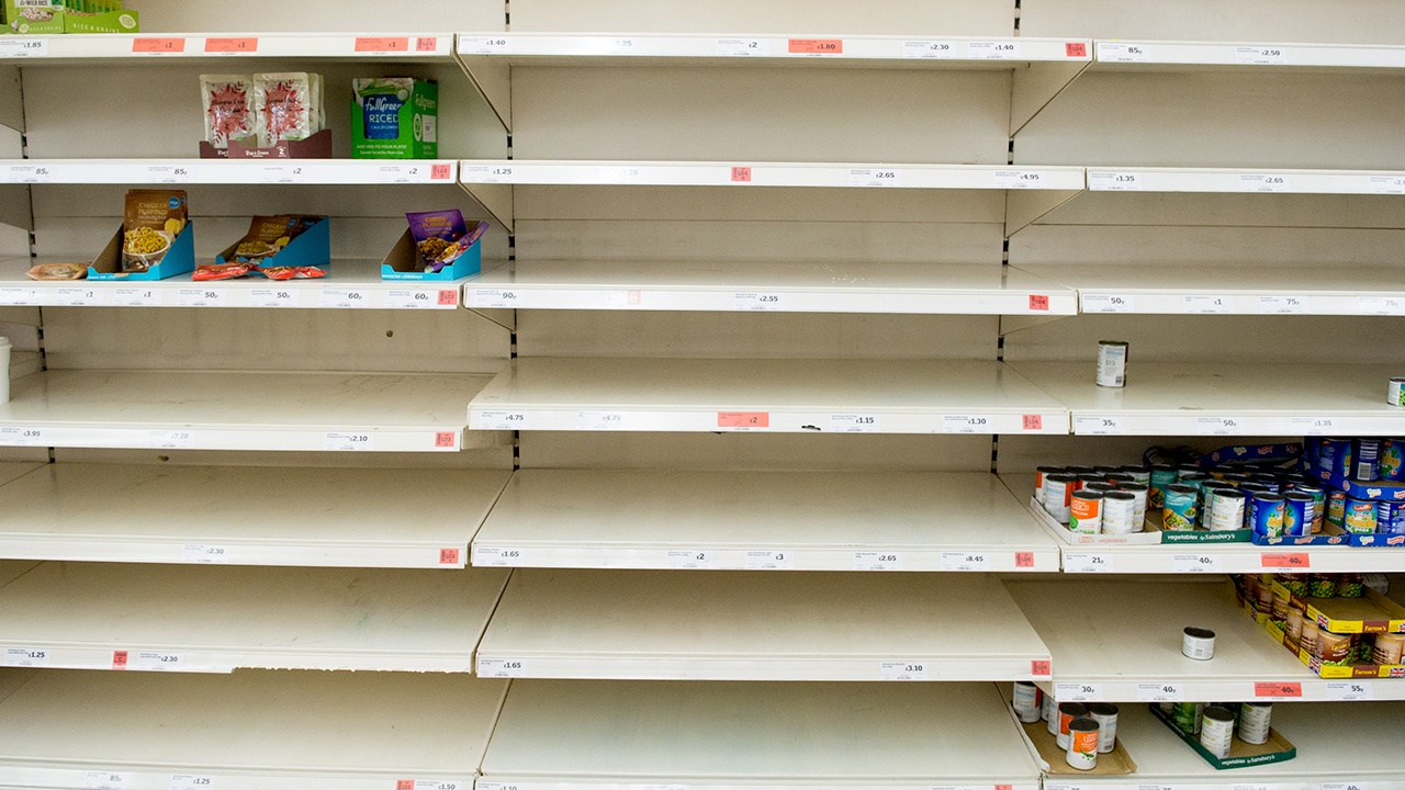 В Британии люди скупают продукты под страхом мнимой «войны» с Россией